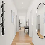 Shiny Homes - Elegant Apartment