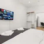 Shiny Homes - Elegant Apartment