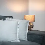 Shiny Homes - Elegant Apartment *