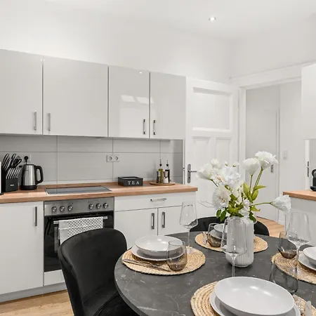 Shiny Homes - Elegant *