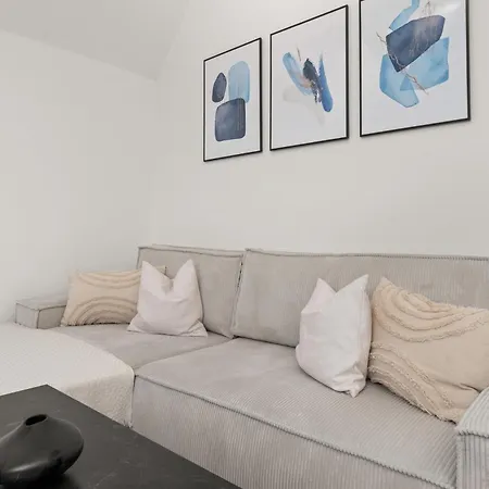 Shiny Homes - Elegant Apartment *
