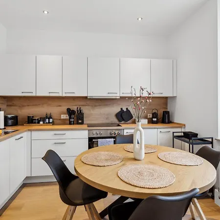 Shiny Homes - Elegant