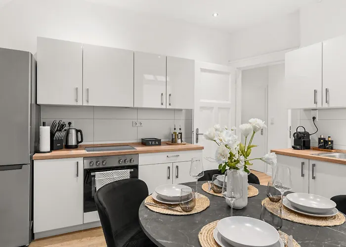 Shiny Homes - Elegant *