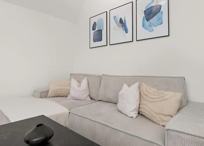 Shiny Homes - Elegant Daire *