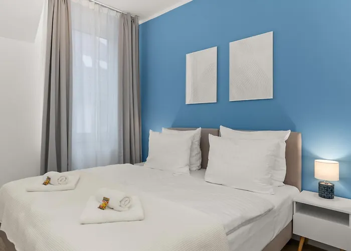 Shiny Homes - Elegant