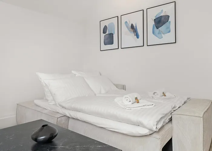 Shiny Homes - Elegant