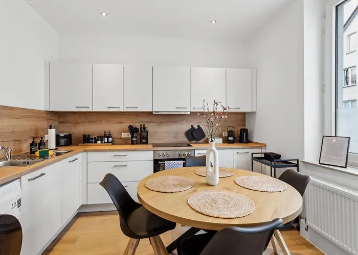 Shiny Homes - Elegant